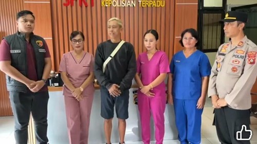 Keluarga pasien (tengah) saat membuat video permohonan maaf karena telah mengunggah video saat marah-marah kepada nakes di Puskesmas Bebandem (istimewa)