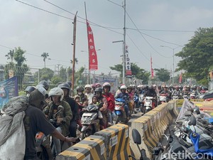 Hari Pertama Lebaran, Suramadu Ramai Motor dari Surabaya ke Madura