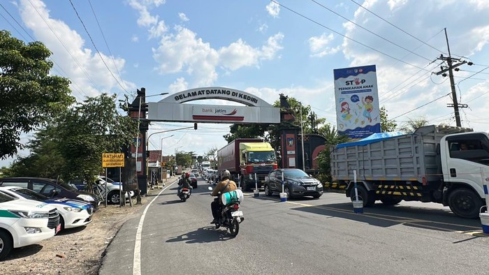 Kepadatan di Simpang Mengkreng saat mudik lokal