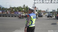 Puncak arus kendaraan terjadi pukul 09.00–13.00 WIB, dengan pergerakan menuju Kota Malang dan Kota Batu. (Foto: Muhammad Aminudin/ detikjatim)