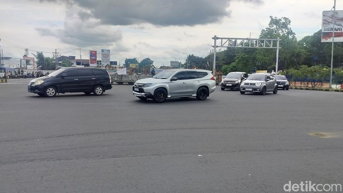 Hari pertama lebaran (21/03) exit tol singasari arah kawasan Malang Raya ramai lancar