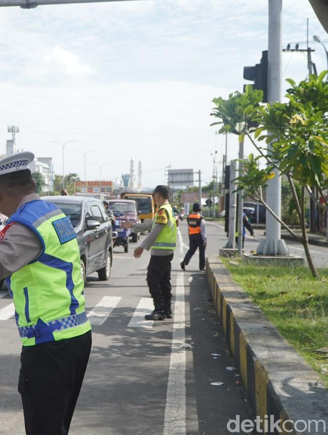 Potret Arus Mudik di Tol Singosari, Ramai tapi Tidak Macet