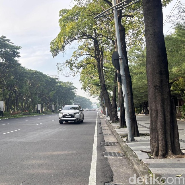 Foto Sepinya Jalanan Surabaya Saat Lebaran, Tinggal Pemain Inti