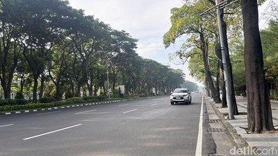 Foto Sepinya Jalanan Surabaya Saat Lebaran, Tinggal Pemain Inti