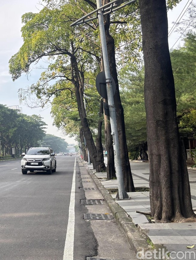 Foto Sepinya Jalanan Surabaya Saat Lebaran, Tinggal Pemain Inti