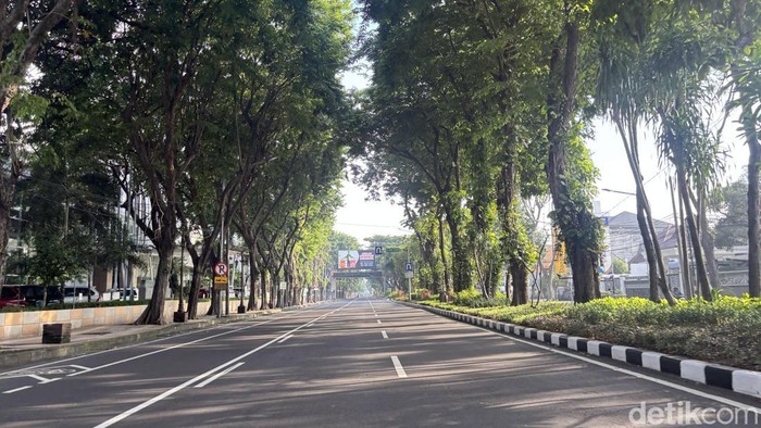 Suasana jalanan di Surabaya saat lebaran 2026
