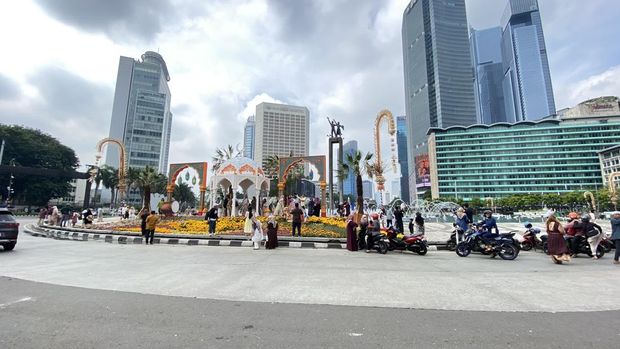 Lalu lintas di Kawasan Bundaran HI hingga Jalan Sudirman lengang, Sabtu (21/3/2026).