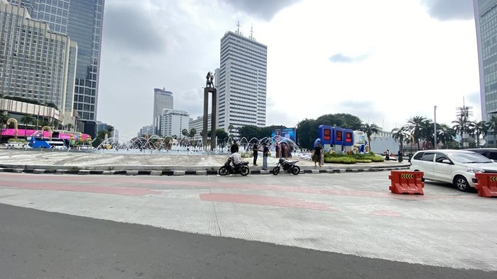 Lalu lintas di kawasan Bundaran HI hingga Jalan Sudirman lengang, Sabtu (21/3/2026). 