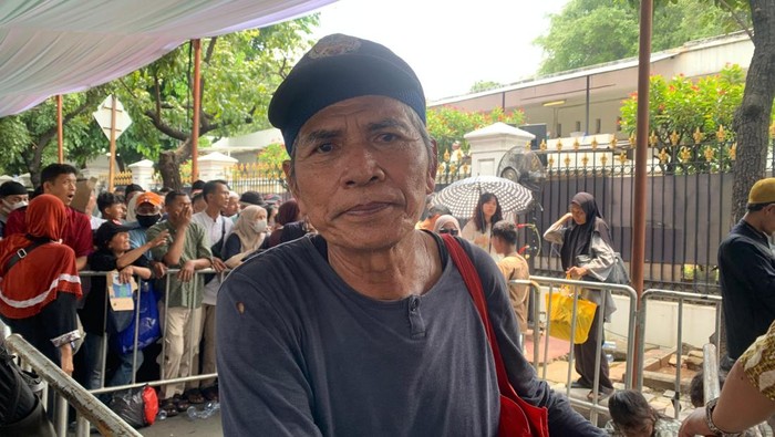 Lansia asal Depok ini rela antre berjam-jam demi bisa ikut open house di Istana Negara.