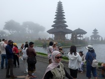 Lonjakan Wisatawan Warnai Ulun Danu Beratan Saat Libur Lebaran