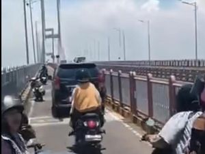 Asal Nyelonong Avanza Masuk di Lajur Motor Jembatan Suramadu