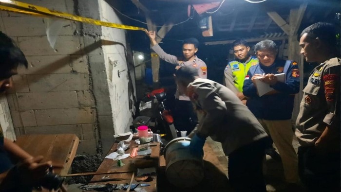 Rencana pria asal Desa Ngroto, Kecamatan Gubug, Kabupaten Grobogan, merayakan malam takbiran dengan petasan berubah petaka.