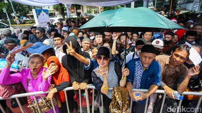 Open House Istana Diserbu Warga, Antre Panjang Demi Bertemu Presiden