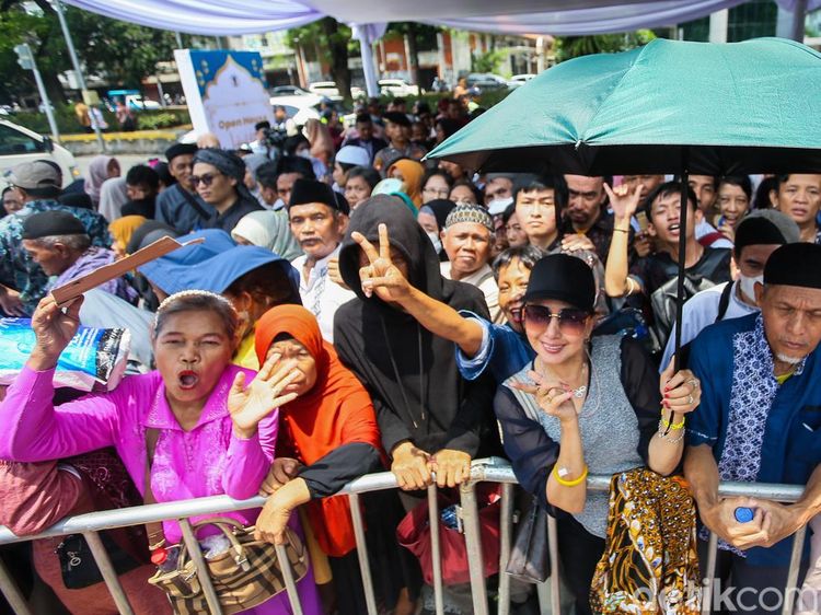 Open House Istana Diserbu Warga, Antre Panjang Demi Bertemu Presiden