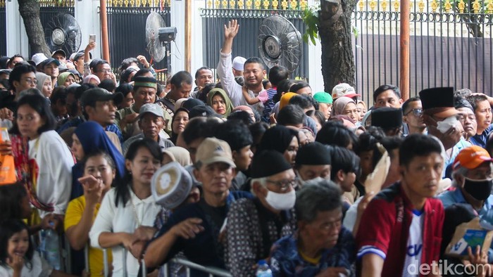 Open House Istana Diserbu Warga, Antre Panjang Demi Bertemu Presiden