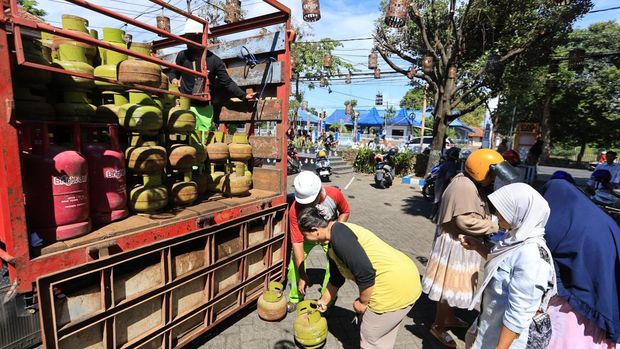 Operasi pasar Banyuwangi Pemkab gelar operasi pasar untuk atasi kelangkaan LPG