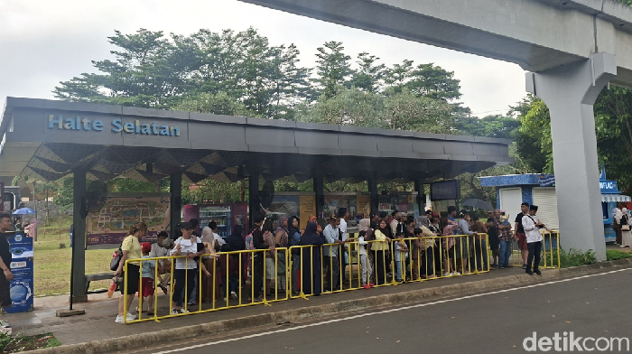 Pengunjung di TMII membeludak pada Sabtu (21/3/2026).