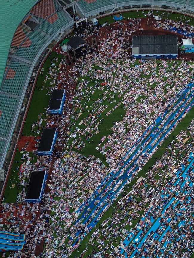 Perdana, Salat Id Digelar di Stadion Pakansari Bogor