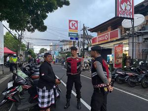 Sinergi Polri dan Pecalang Amankan Salat Idul Fitri di Monang Maning Denpasar
