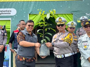 THR Ekologis, Cara Unik Polisi Rayakan Lebaran Hari Pertama di Dumai Riau