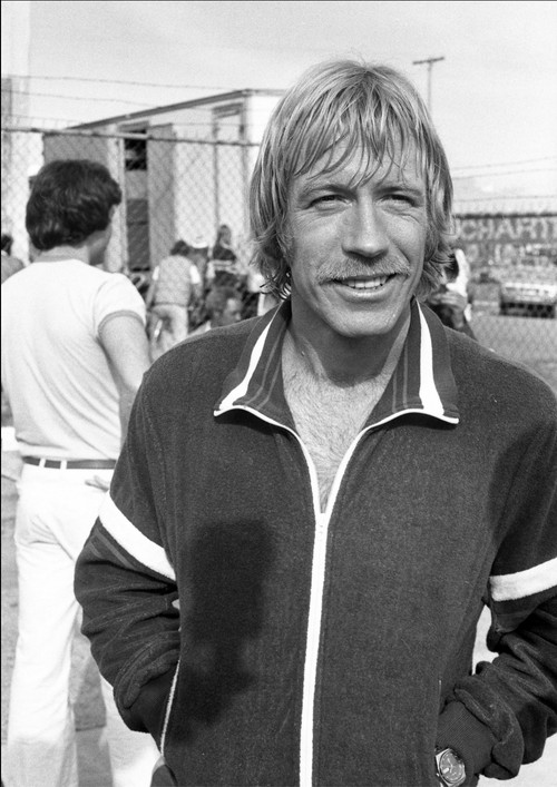 Industri Hollywood berduka dengan kepergian Chuck Norris. Bintang laga kenamaan dunia itu meninggal, kemarin.