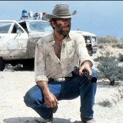 Putri Chuck Norris Buka Suara Setelah Kematian Mendadak Ayahnya