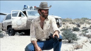 Chuck Norris juga terlibat dalam serial televisi aksi-kepolisian populer Amerika (1993-2001) sebagai Cordell Walker. Ia berperan sebagai anggota Texas Ranger yang menegakkan hukum memakai seni bela diri.  Foto: Dok.IMDb