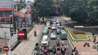 Di beberapa titik perlintasan, kepadatan juga belum terlihat secara signifikan.