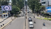 Bahkan di Jalan Ir H Juanda atau Jalan Dago, lalu lintas masih nampak normal dibandingkan hari-hari biasanya.