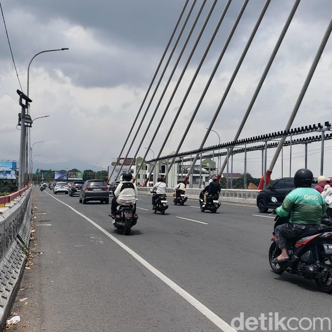 Potret Jalanan di Kota Bandung di Hari Pertama Lebaran