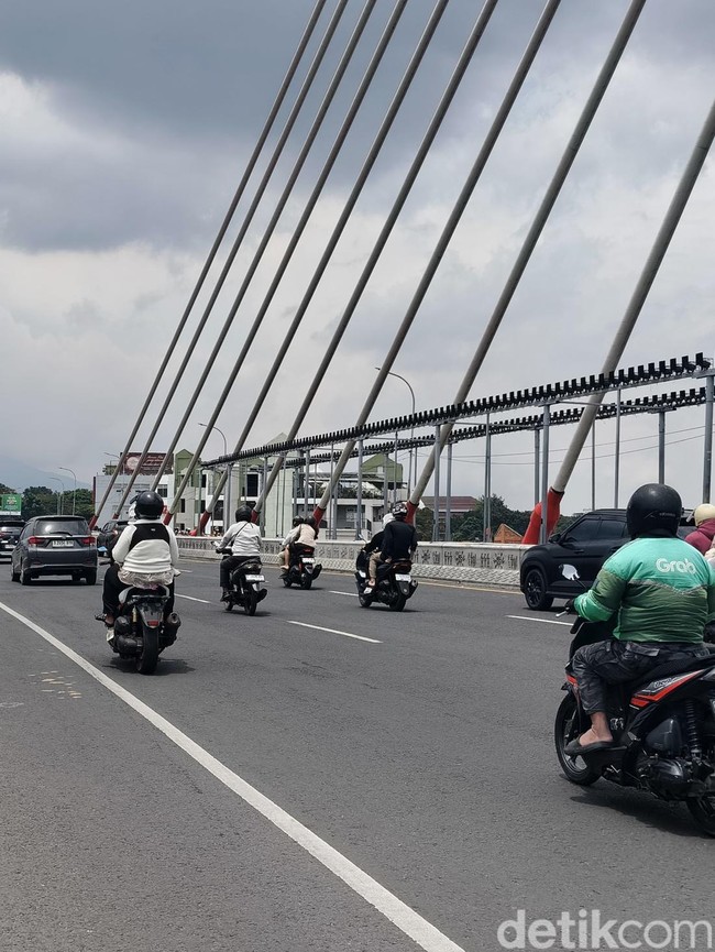 Potret Jalanan di Kota Bandung di Hari Pertama Lebaran