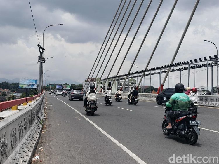 Potret Jalanan di Kota Bandung di Hari Pertama Lebaran