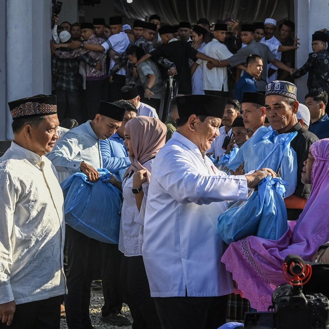 Prabowo Salat Id di Aceh Tamiang, Lanjut Serahkan Bantuan