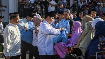 Prabowo Salat Id di Aceh Tamiang, Lanjut Serahkan Bantuan