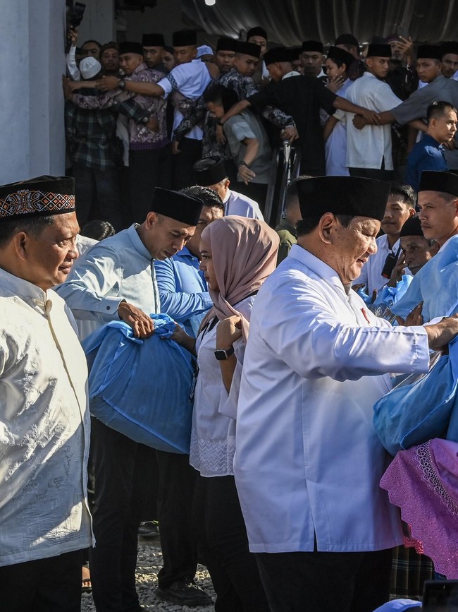 Prabowo Salat Id di Aceh Tamiang, Lanjut Serahkan Bantuan