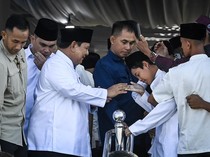 Video: Presiden Prabowo Halalbihalal Seusai Salat Id Bareng Warga Aceh Tamiang