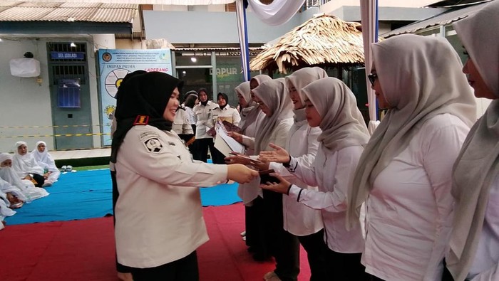 Ratusan warga binaan di Lapas Perempuan Palembang mendapat remisi Lebaran