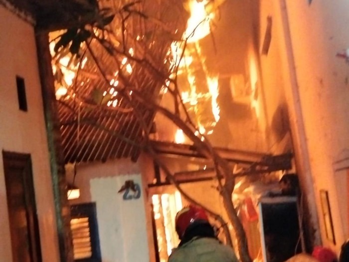 Rumah di Ketandan Surabaya ludes terbakar