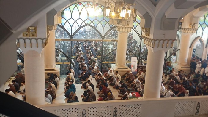 Suasana Salat Idul Fitri di Mesjid Agung Medan. (Rindi Antika/detikcom)