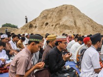 Salat Id di Pangkalan Pasir Dipadati Warga, Suasana Penuh Kebersamaan