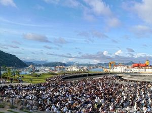 Pemudik di Kapal Bima-Makassar Salat Idulfitri di Pelabuhan Labuan Bajo