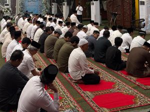 SBY Tunaikan Salat Id di Cikeas Bogor, Didampingi AHY hingga Hatta Rajasa