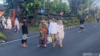 Momen Pecalang Ikut Amankan Salat Id di Karangasem Bali
