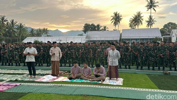 Suasana jemaah Salat Idul Fitri 2026 di Lapangan Desa Mappesangka, Kecamatan Ponre, Kabupaten Bone. Suasana jemaah Salat Idul Fitri 2026 di Lapangan Desa Mappesangka, Kecamatan Ponre, Kabupaten Bone.