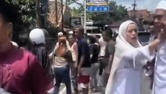 Suasana keramaian saat warga Prabumulih dibacok pria diduga ODGJ.