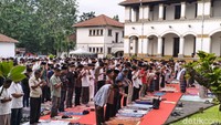 Khusyuk Jemaah Salat Id di Lawang Sewu Semarang, Ceria Berswafoto Setelahnya