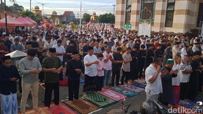 Suasana Salat Id di Masjid Agung Al Aqsha Klaten, Sabtu (21/3/2026).