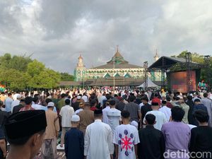 Khutbah Salat Id di Al-Markaz Makassar: Doakan Kebaikan Bagi Pemerintah