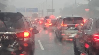 Tol Jagorawi Arah Jakarta Macet Sore Ini, Ada Genangan Air di Sekitar Cibubur