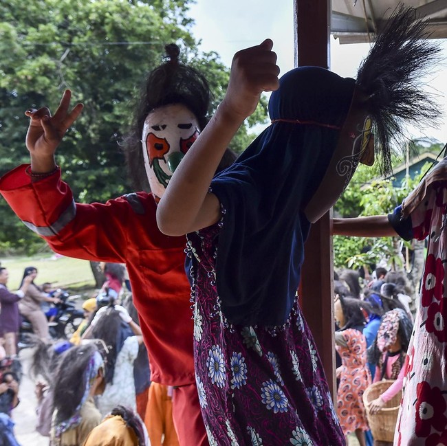 Topeng Labu Warnai Tradisi Unik Idul Fitri di Muaro Jambi